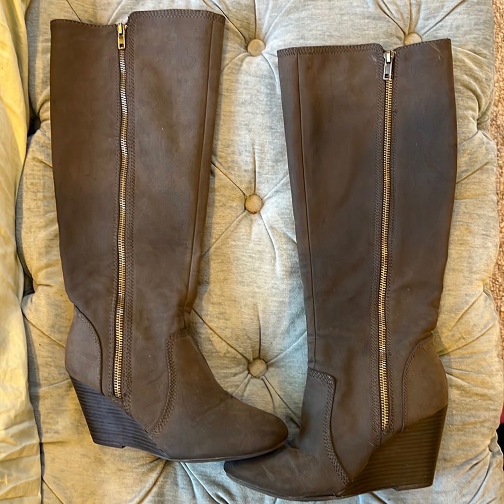 Wedge boot, Fergalicious